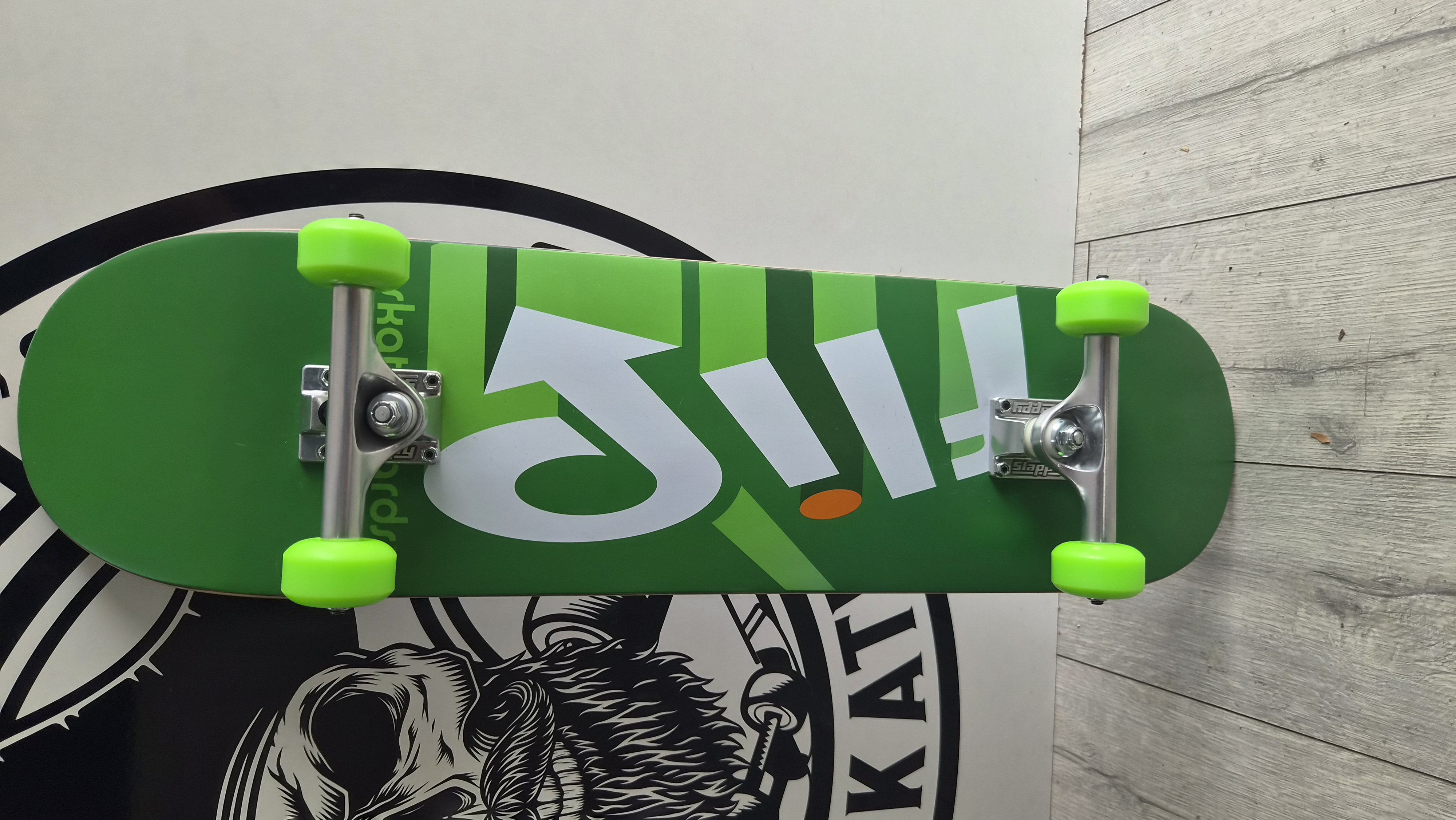 Deck Flip Storbe Green 8.25"x32.31" COMPLETE